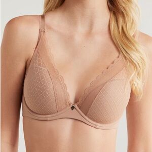 NWT- Chantelle Tan Underwire Plunge Bra, Size 32 E